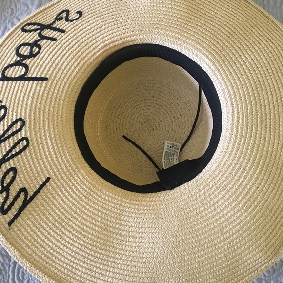 Big floppy beach hat - Picture 4 of 4